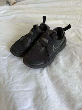 Nike Kids Black Slip-On Sneakers with Reflective Swoosh